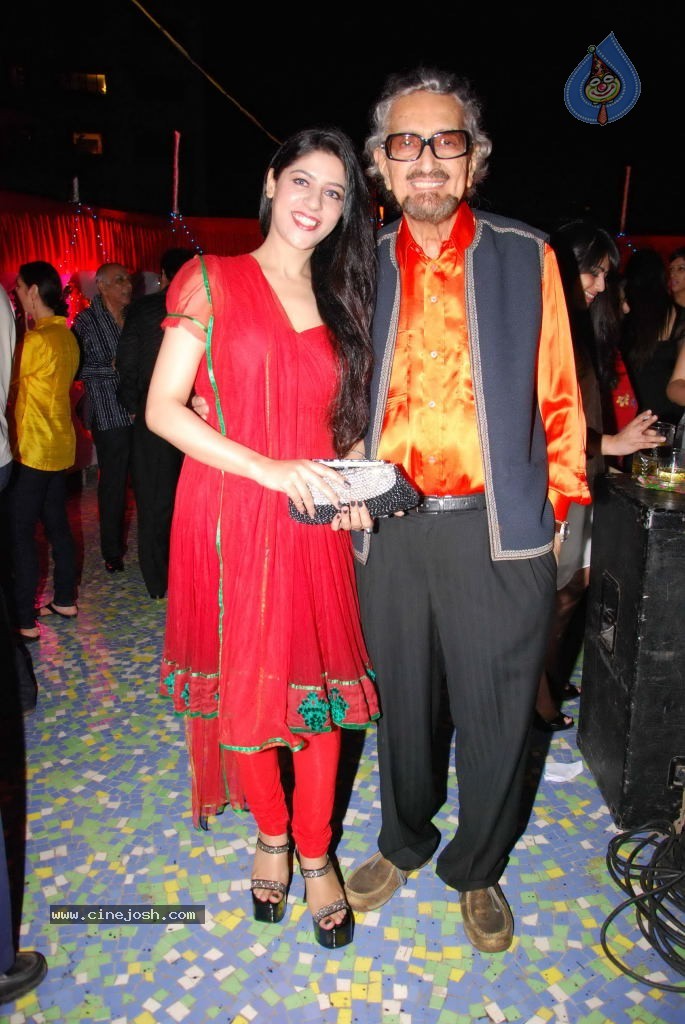 Shazahn Padamsee Christmas Party - 14 / 46 photos