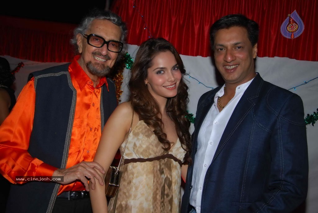 Shazahn Padamsee Christmas Party - 25 / 46 photos