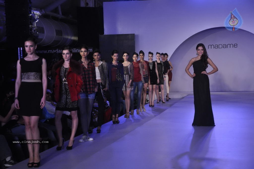 Shazahn Padamsee Walks the Ramp at Autumn Collection Event - 27 / 58 photos