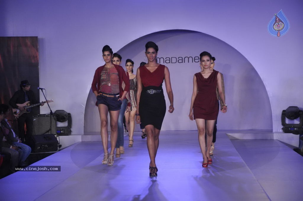 Shazahn Padamsee Walks the Ramp at Autumn Collection Event - 31 / 58 photos