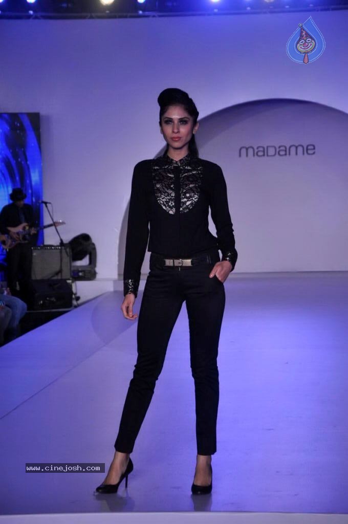 Shazahn Padamsee Walks the Ramp at Autumn Collection Event - 37 / 58 photos