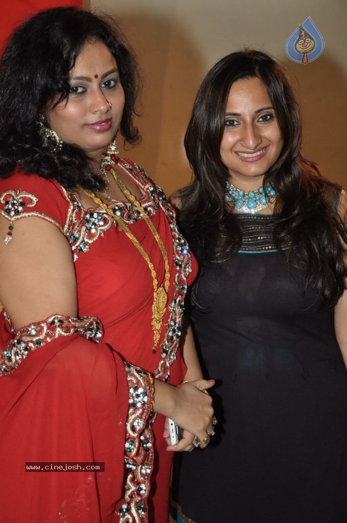 Sherawali ke Nagariya Mein Devotional Album Launch - 3 / 29 photos