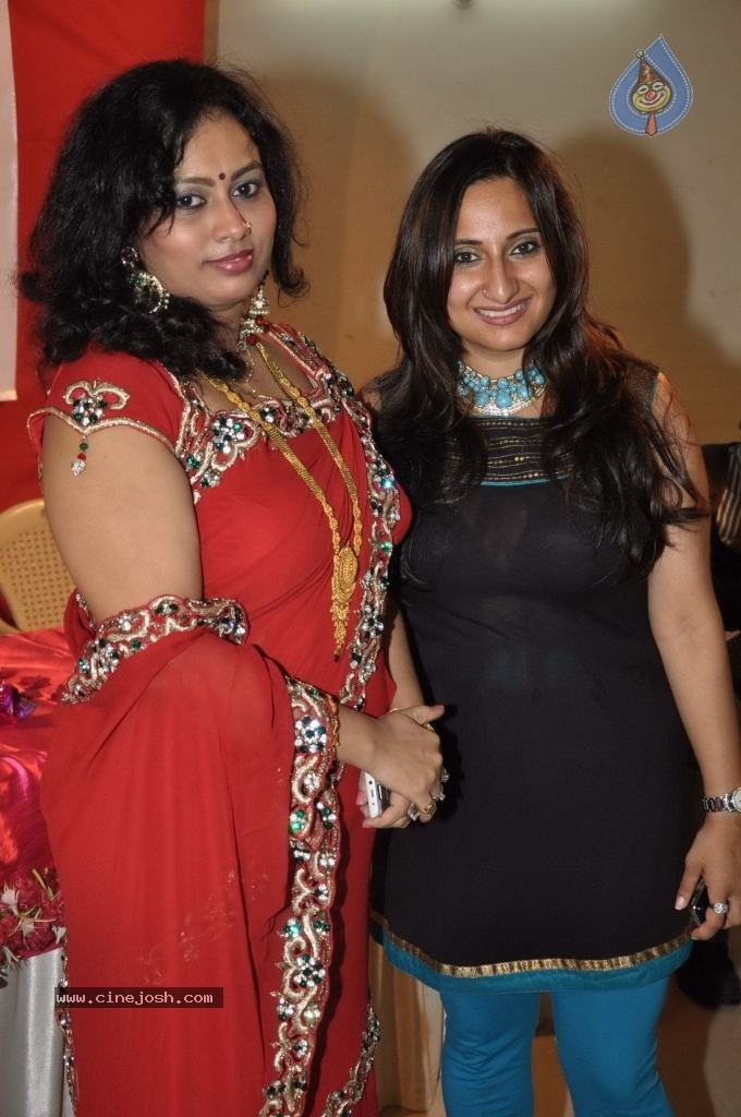 Sherawali ke Nagariya Mein Devotional Album Launch - 9 / 29 photos