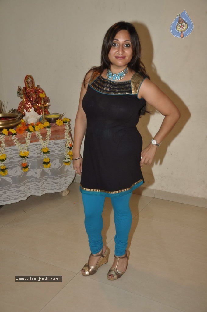 Sherawali ke Nagariya Mein Devotional Album Launch - 10 / 29 photos