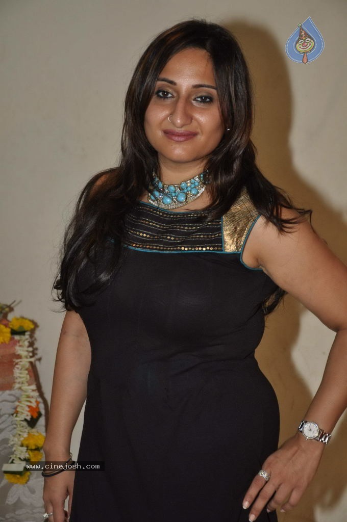 Sherawali ke Nagariya Mein Devotional Album Launch - 16 / 29 photos