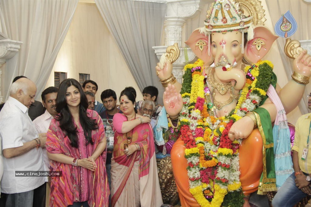 Shilpa Shetty at Andhericha Raja Ganesh Pandal - 1 / 30 photos