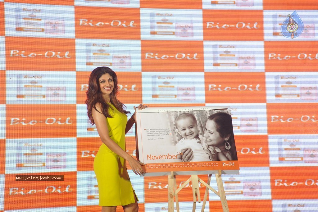 Shilpa Shetty at Bio Oil Awards Trophy Launch - 37 / 70 photos