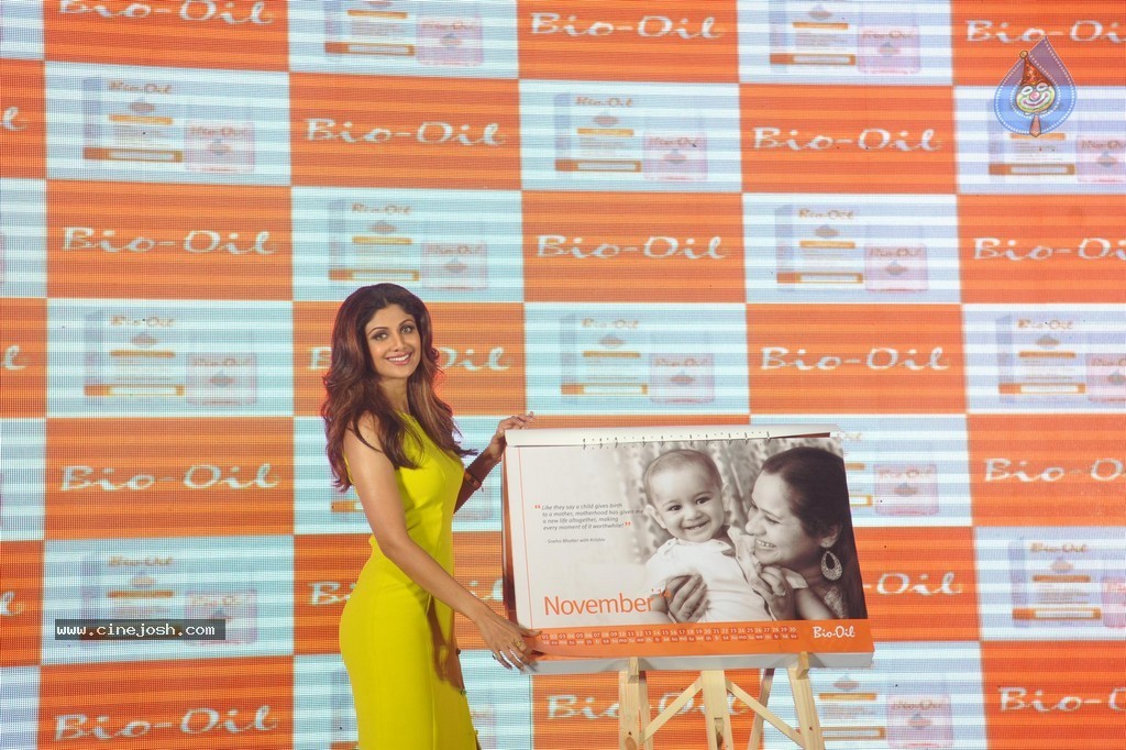 Shilpa Shetty at Bio Oil Awards Trophy Launch - 50 / 70 photos