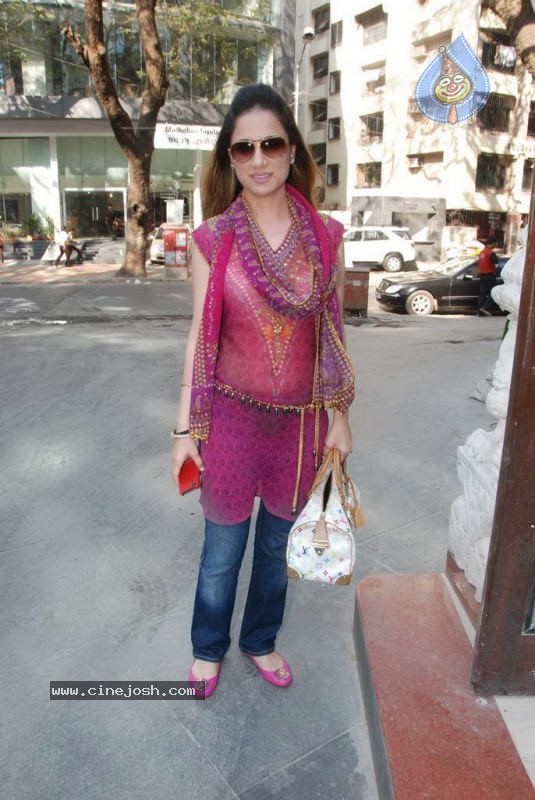 Shilpa Shetty at IOSIS Event Gallery - 24 / 48 photos