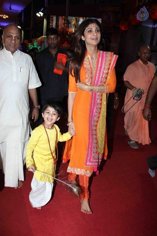 Shilpa Shetty at ISKCON Temple - 9 / 21 photos