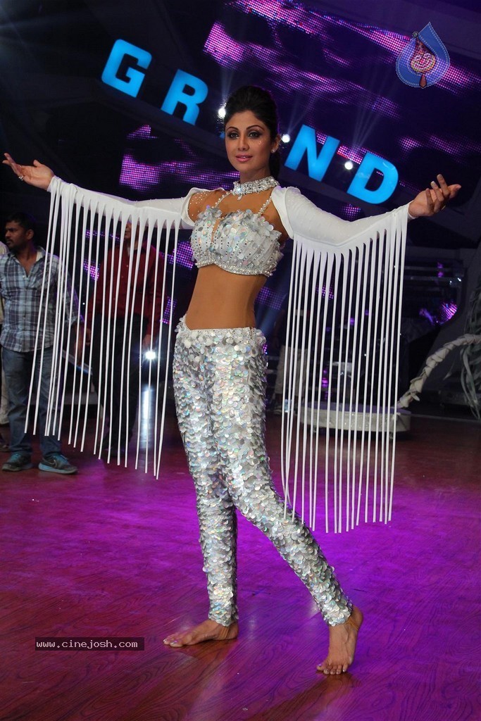 Shilpa Shetty Performs at Nach Baliye - 65 / 65 photos