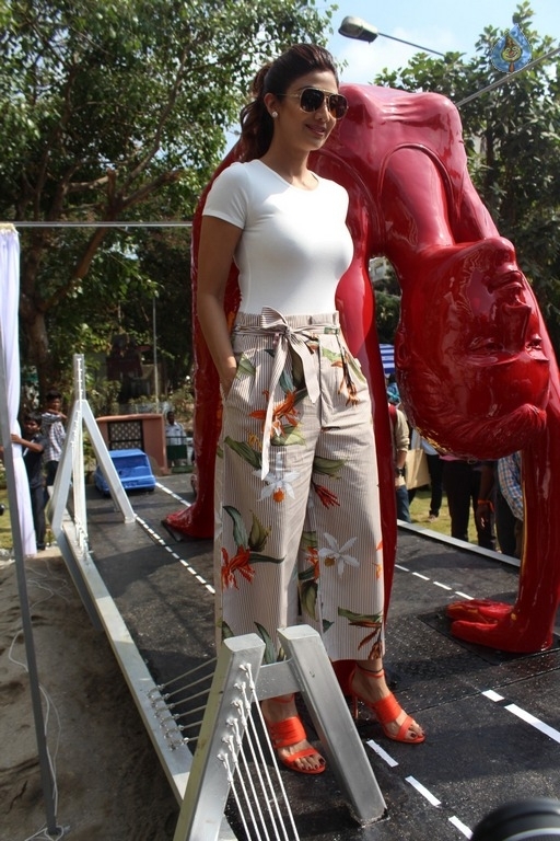 Shilpa Shetty Yoga Pose Statue Inauguration Pics - 1 / 38 photos