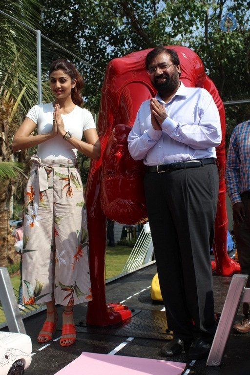 Shilpa Shetty Yoga Pose Statue Inauguration Pics - 5 / 38 photos