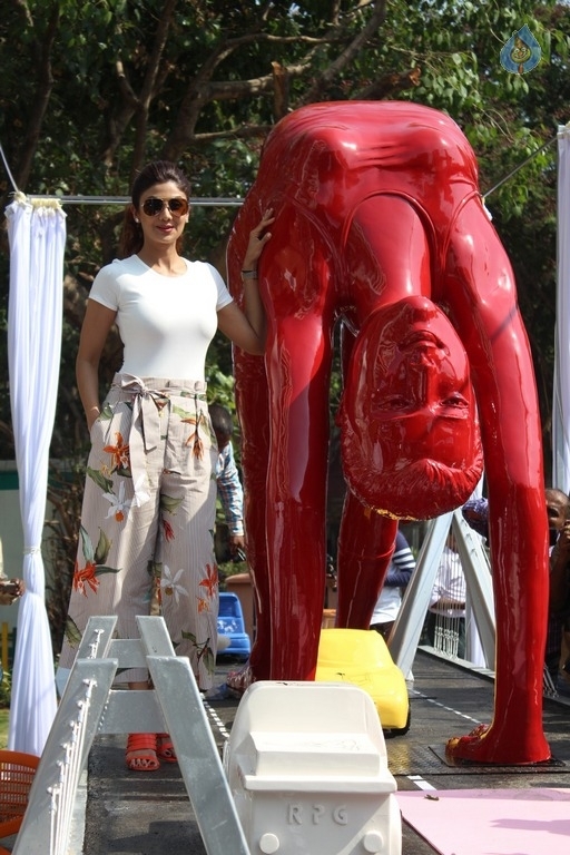 Shilpa Shetty Yoga Pose Statue Inauguration Pics - 22 / 38 photos