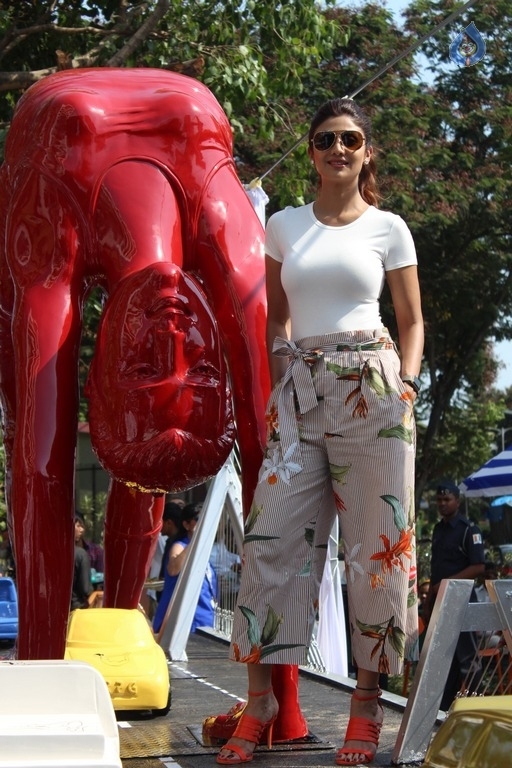Shilpa Shetty Yoga Pose Statue Inauguration Pics - 28 / 38 photos