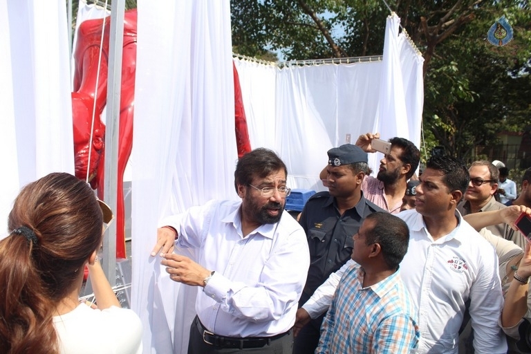Shilpa Shetty Yoga Pose Statue Inauguration Pics - 33 / 38 photos