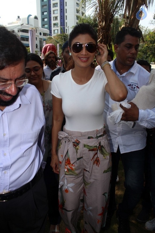 Shilpa Shetty Yoga Pose Statue Inauguration Pics - 34 / 38 photos