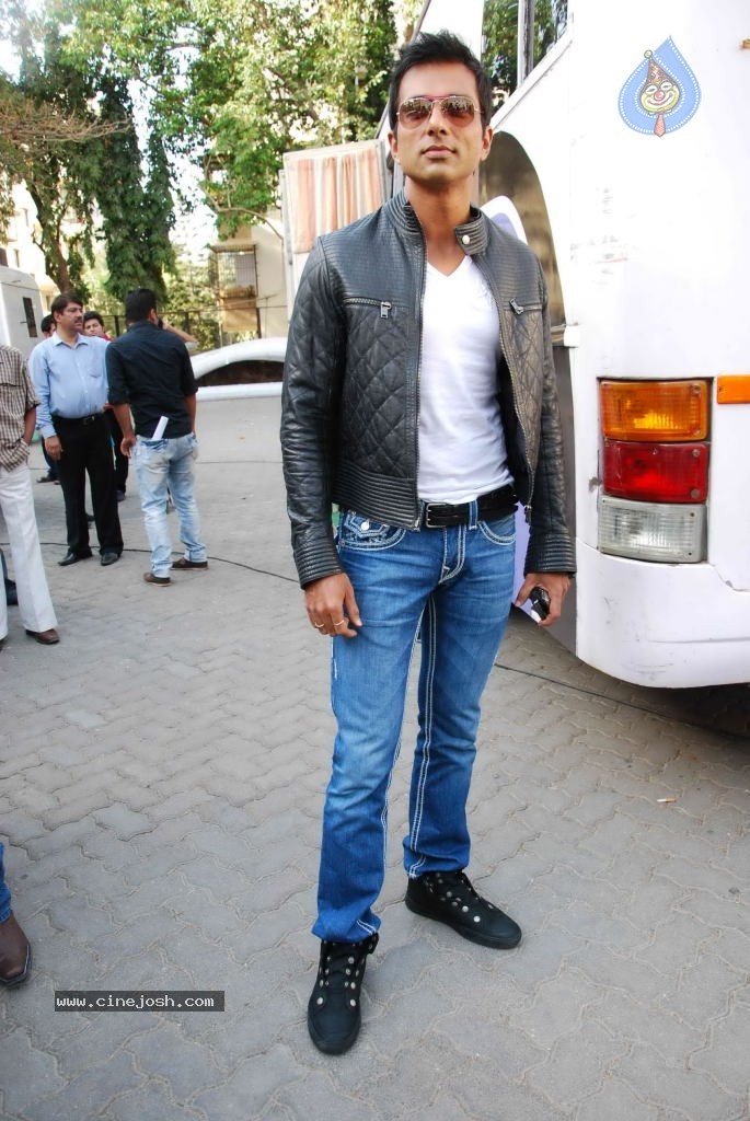 Shootout at Wadala Press Meet - 13 / 86 photos
