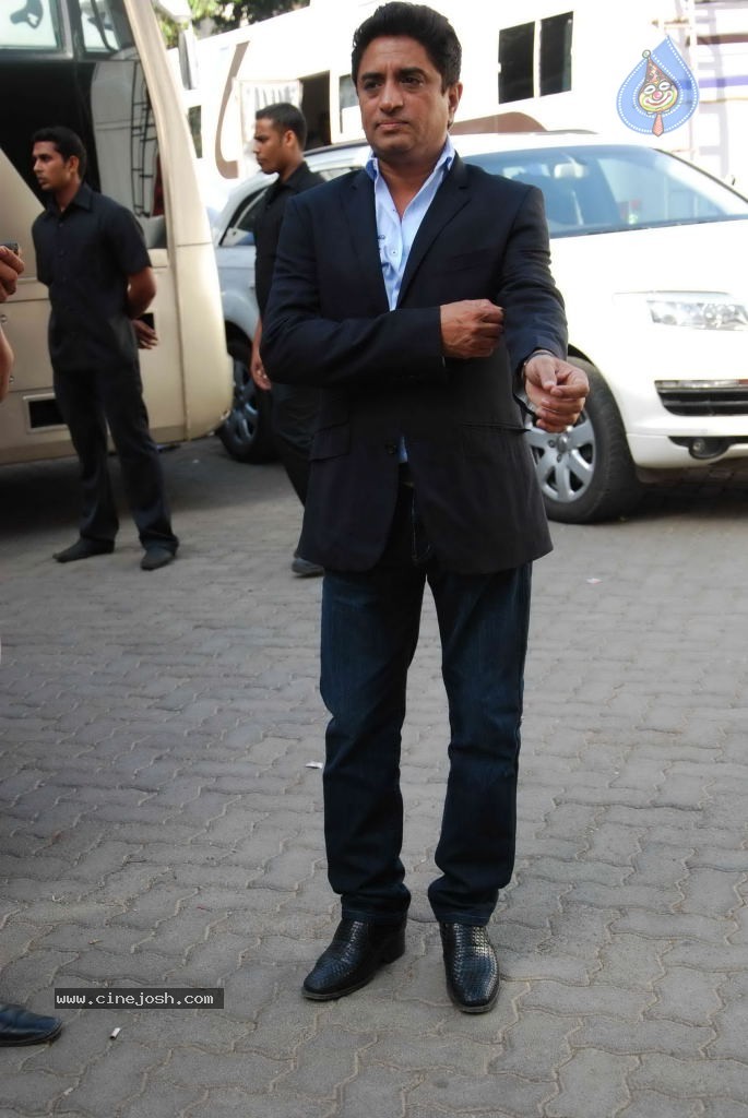 Shootout at Wadala Press Meet - 44 / 86 photos