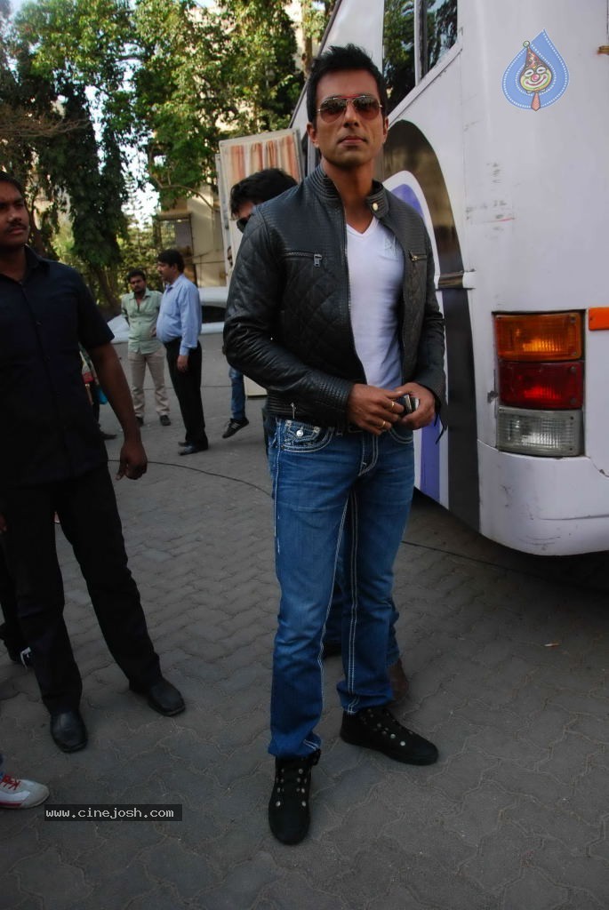Shootout at Wadala Press Meet - 57 / 86 photos