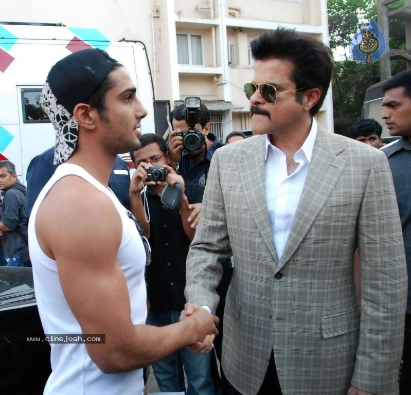 Shootout at Wadala Press Meet - 81 / 86 photos
