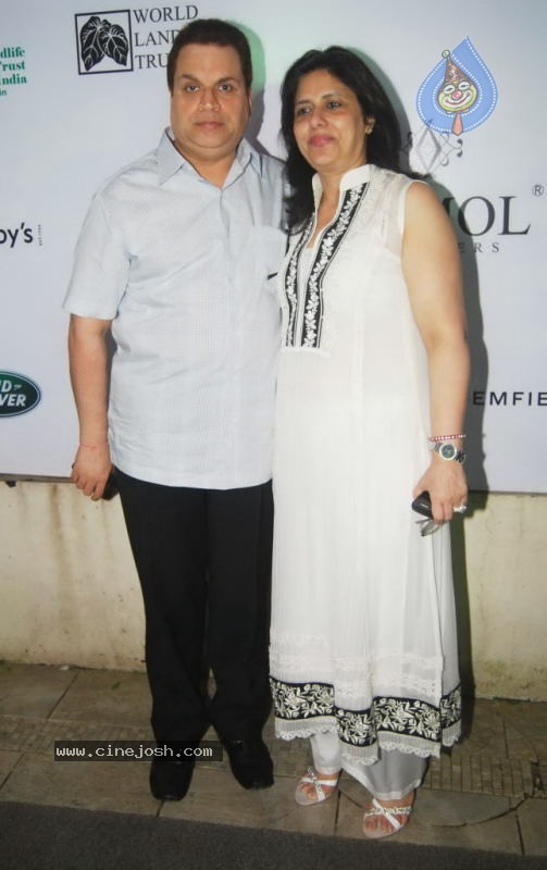Shraddha Kapoor at Anmol Jewellers Store - 10 / 16 photos
