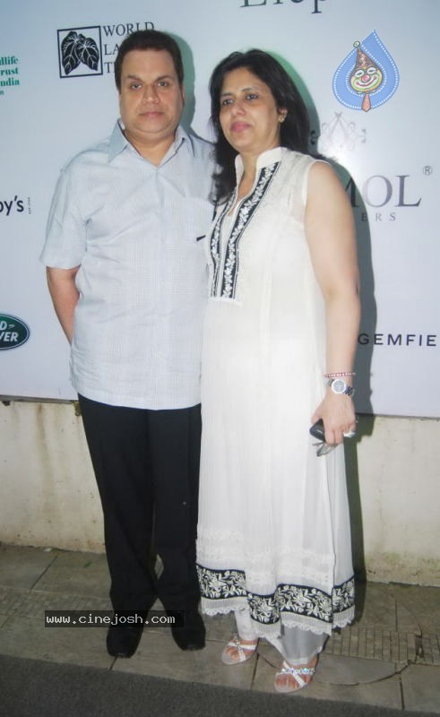Shraddha Kapoor at Anmol Jewellers Store - 13 / 16 photos