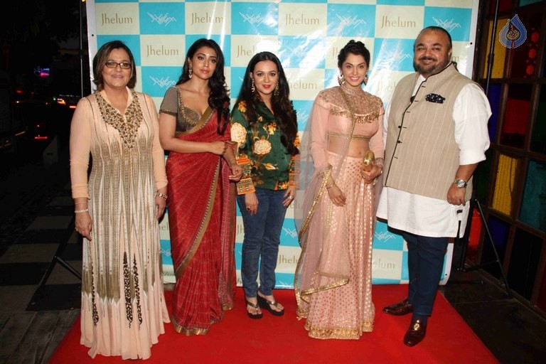 Shriya at Jhelum Store Launch - 7 / 21 photos