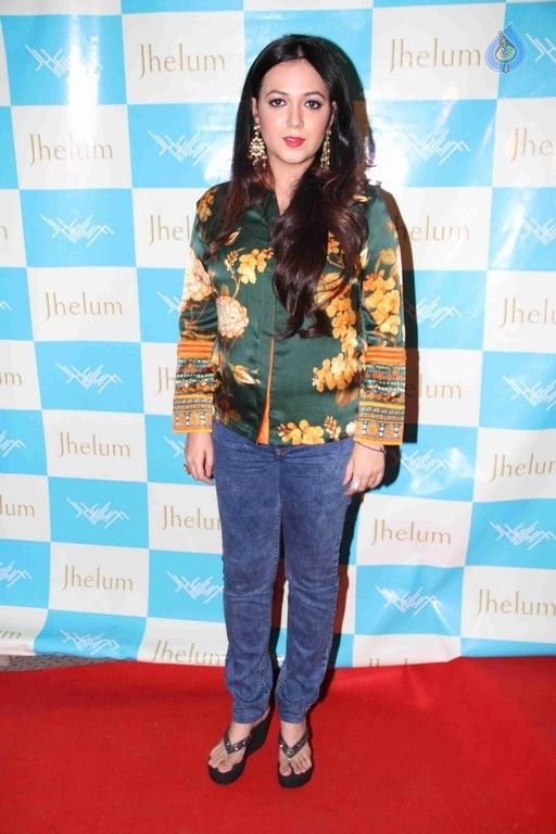 Shriya at Jhelum Store Launch - 9 / 21 photos