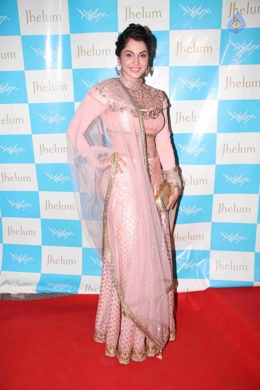 Shriya at Jhelum Store Launch - 19 / 21 photos