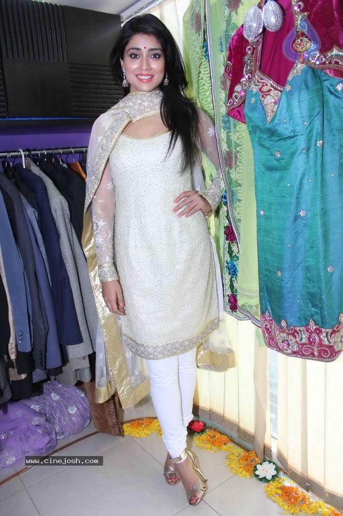 Shriya Launches Inner Wheel Club Store - 26 / 33 photos