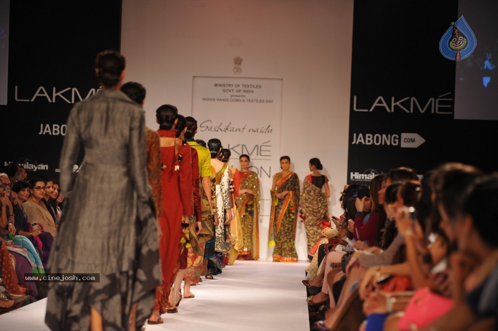 Shriya Walks the Ramp at LFW Winter Festive 2014 - 1 / 40 photos