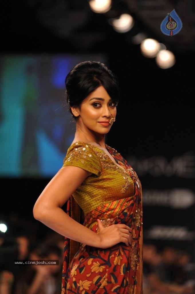 Shriya Walks the Ramp at LFW Winter Festive 2014 - 7 / 40 photos