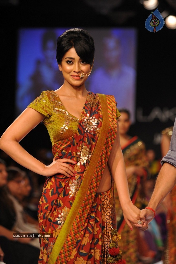 Shriya Walks the Ramp at LFW Winter Festive 2014 - 17 / 40 photos