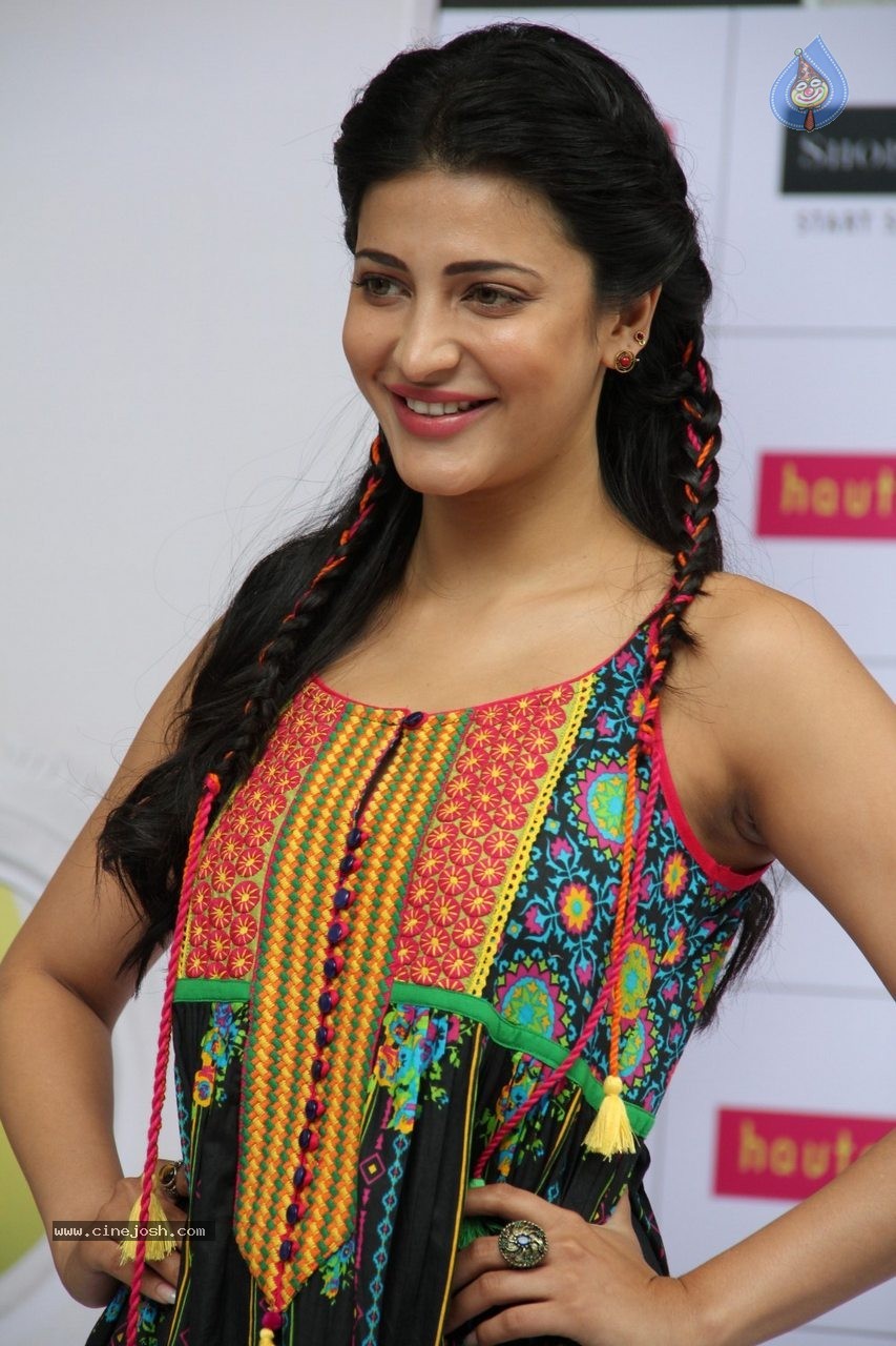 Shruti Haasan at Haute Curry Fashion Show - 6 / 49 photos