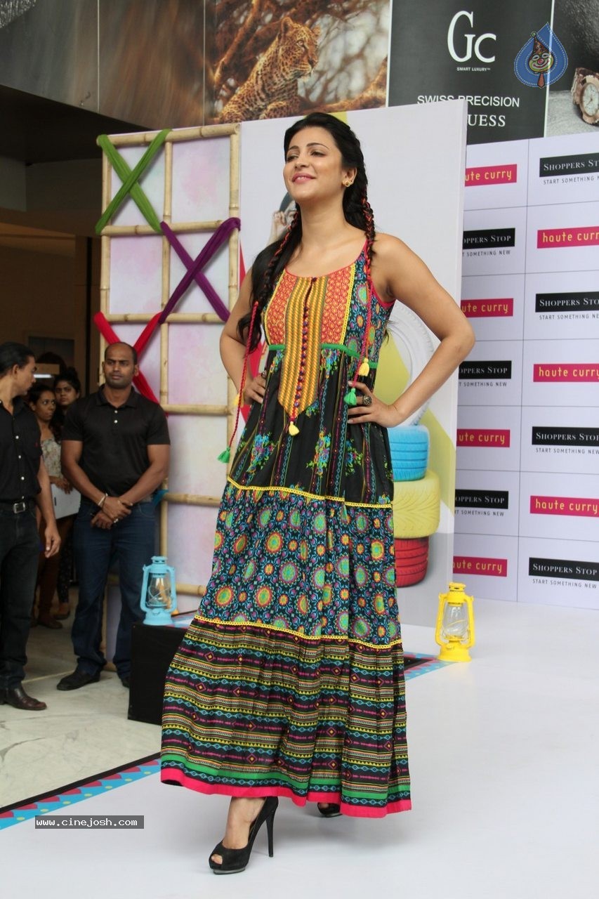 Shruti Haasan at Haute Curry Fashion Show - 18 / 49 photos