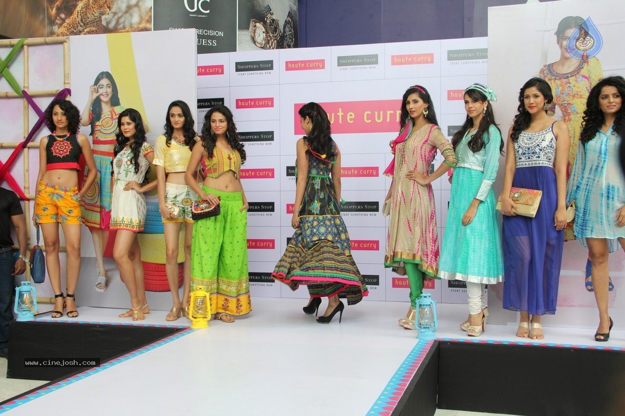 Shruti Haasan at Haute Curry Fashion Show - 30 / 49 photos