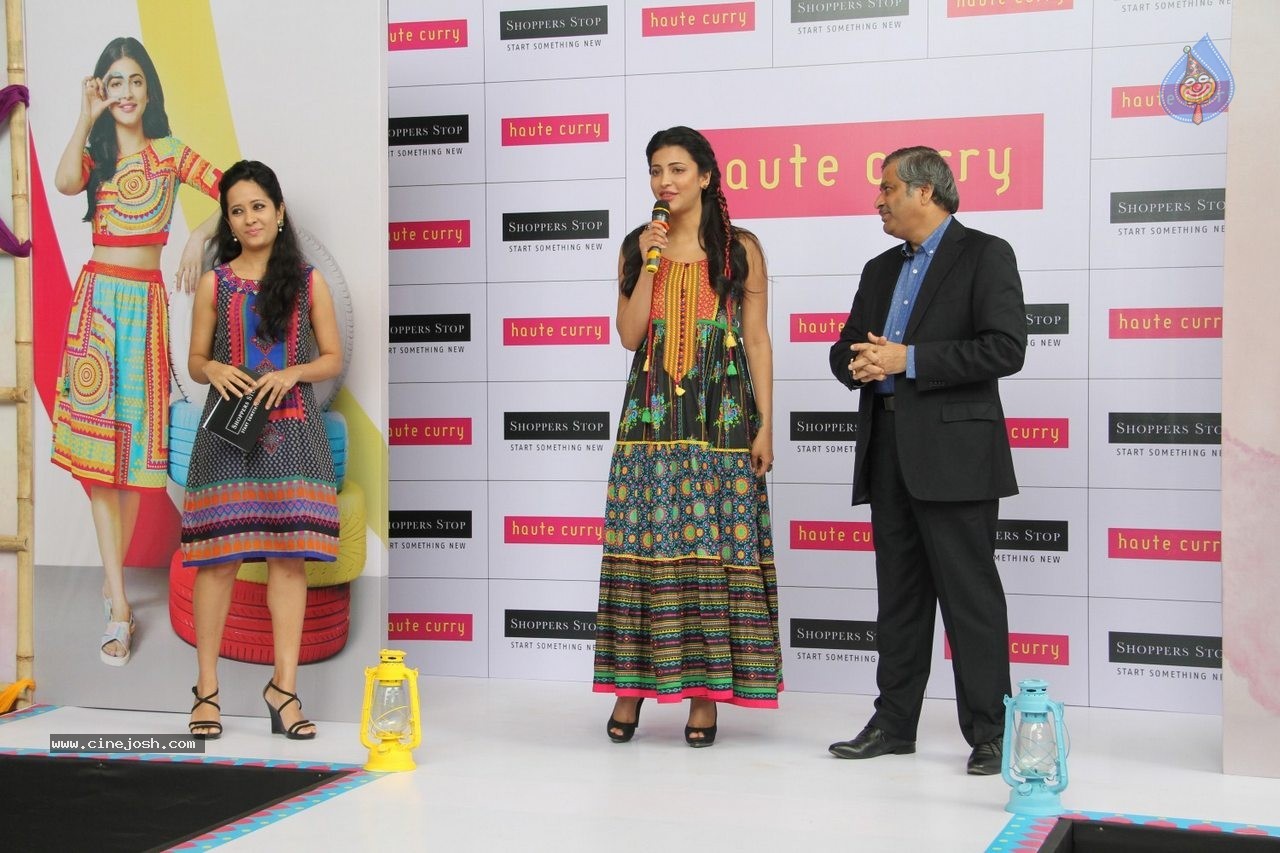 Shruti Haasan at Haute Curry Fashion Show - 41 / 49 photos
