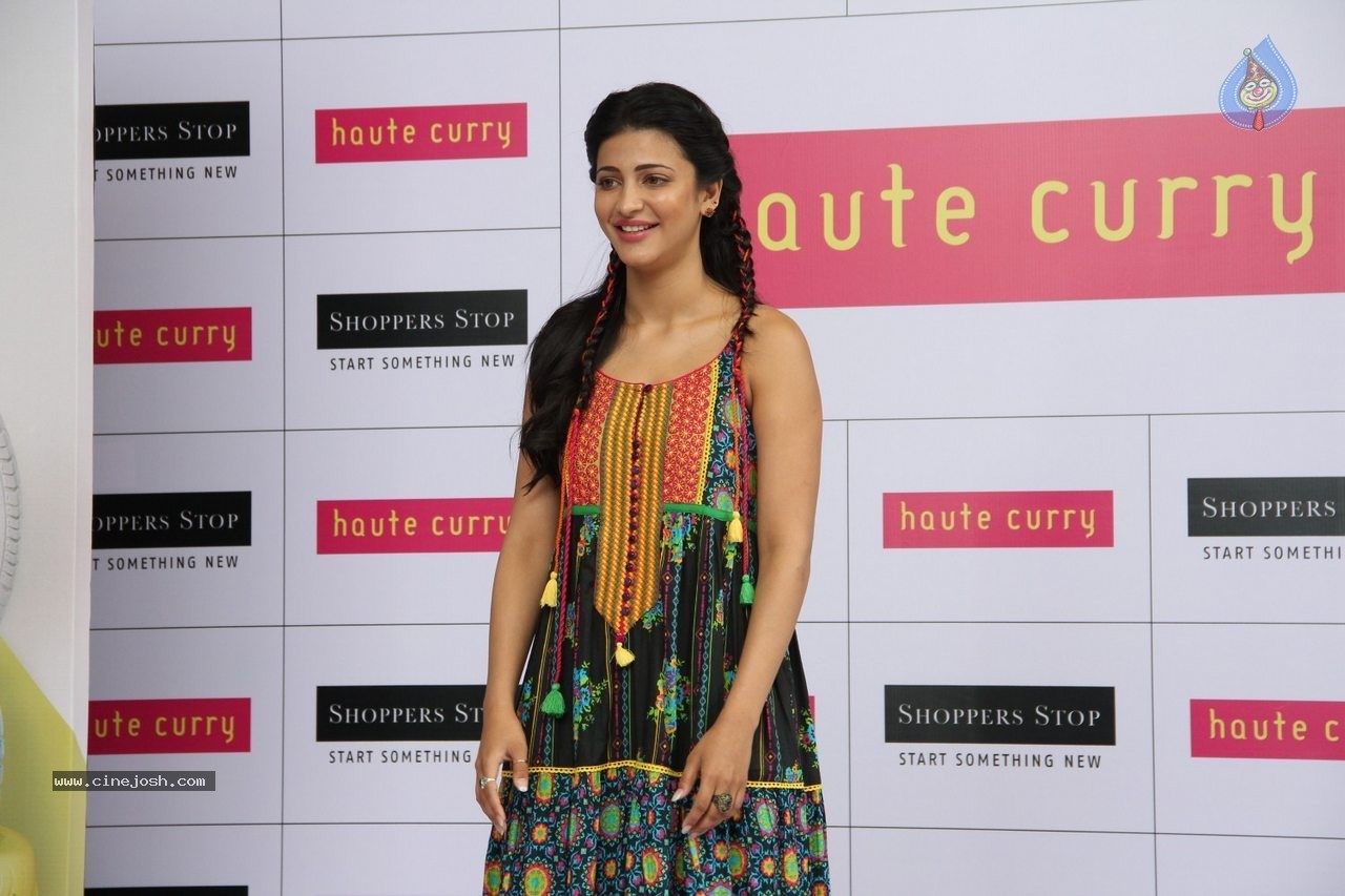 Shruti Haasan at Haute Curry Fashion Show - 43 / 49 photos