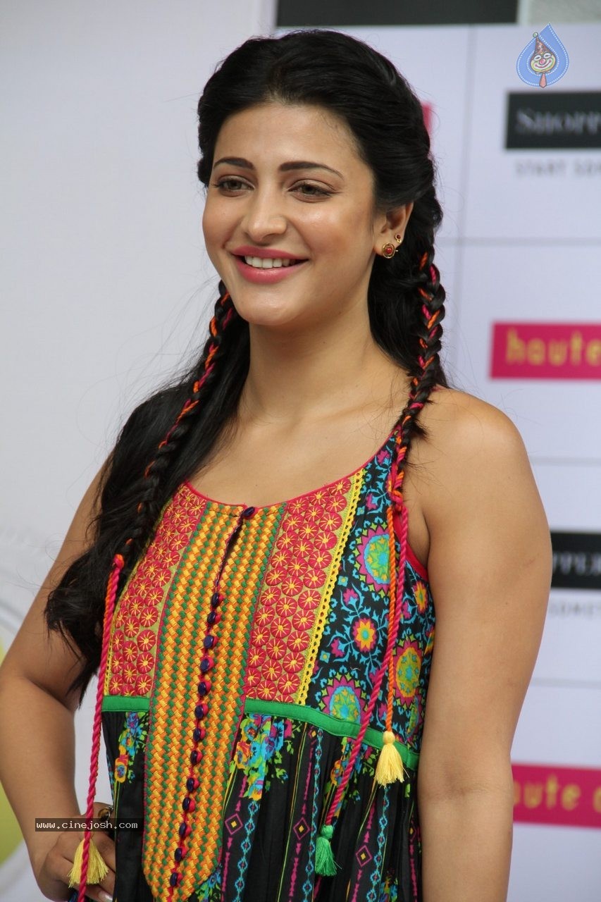 Shruti Haasan at Haute Curry Fashion Show - 46 / 49 photos