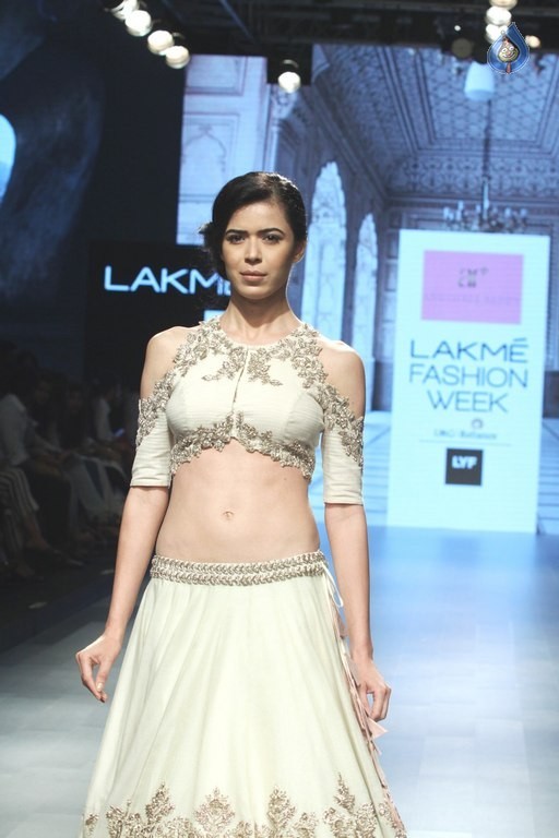 Shruti Haasan at LFW Summer Resort 2016 - 6 / 20 photos