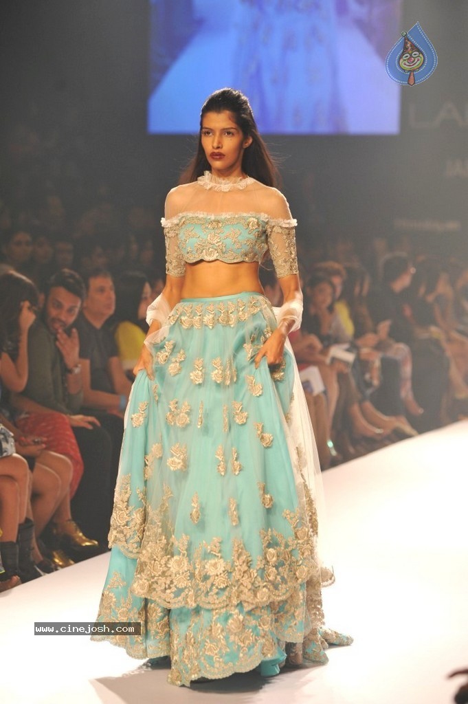 Shruti Haasan n Ileana Walks the Ramp at LFW 2014 - 2 / 28 photos