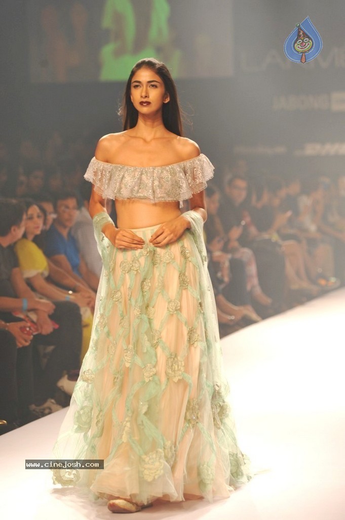 Shruti Haasan n Ileana Walks the Ramp at LFW 2014 - 7 / 28 photos