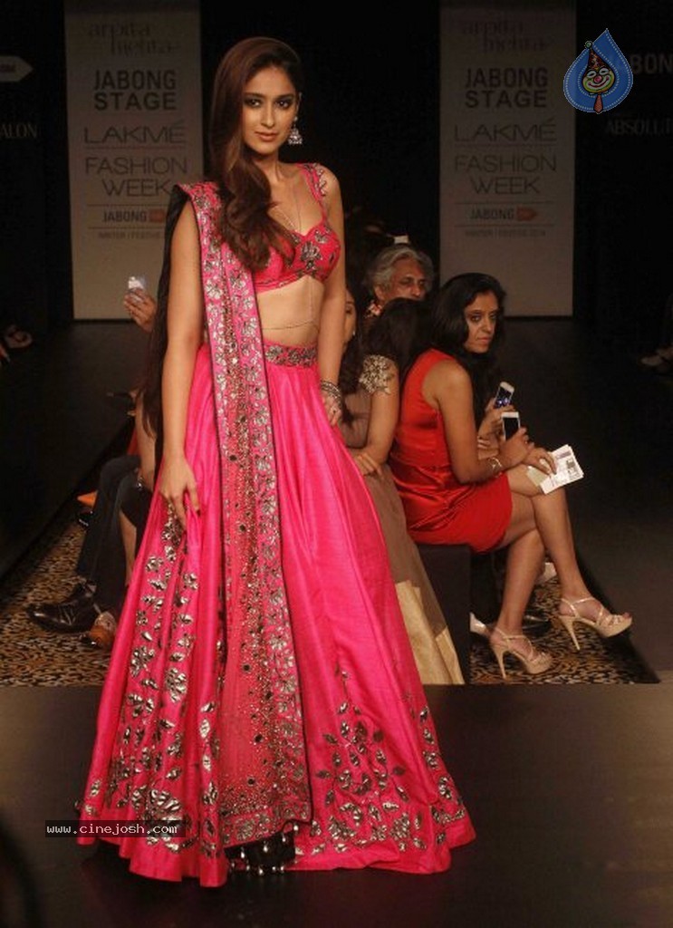 Shruti Haasan n Ileana Walks the Ramp at LFW 2014 - 11 / 28 photos