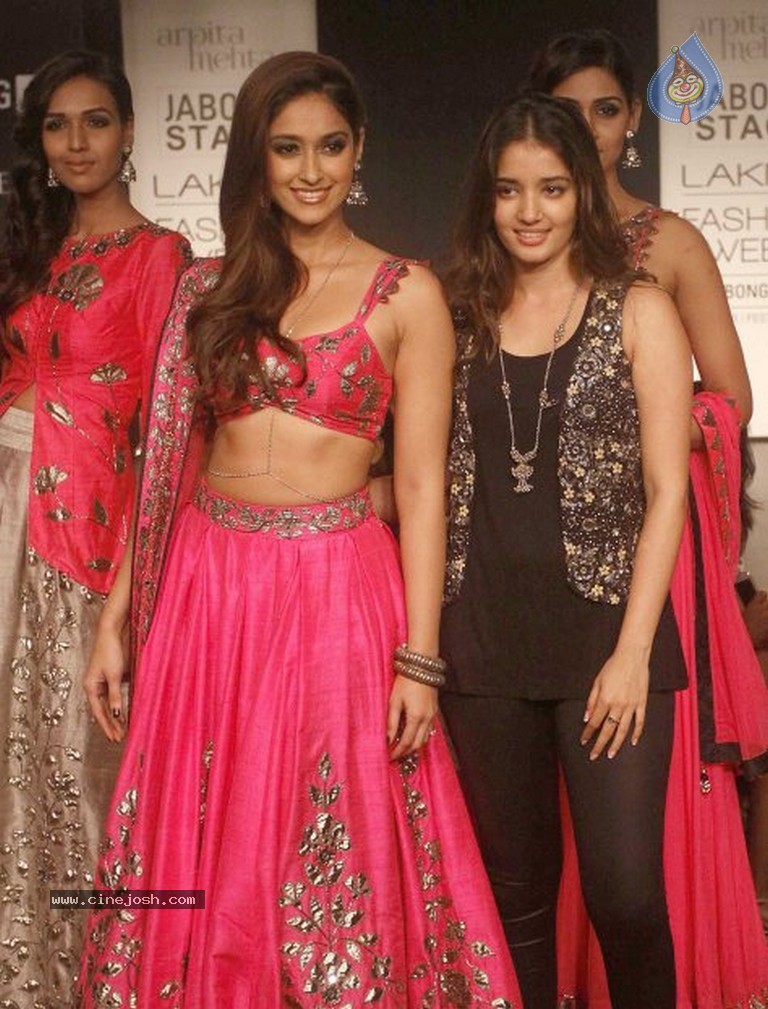 Shruti Haasan n Ileana Walks the Ramp at LFW 2014 - 16 / 28 photos