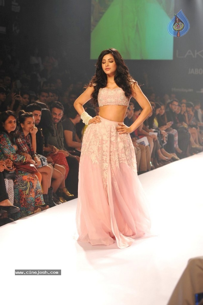 Shruti Haasan n Ileana Walks the Ramp at LFW 2014 - 17 / 28 photos