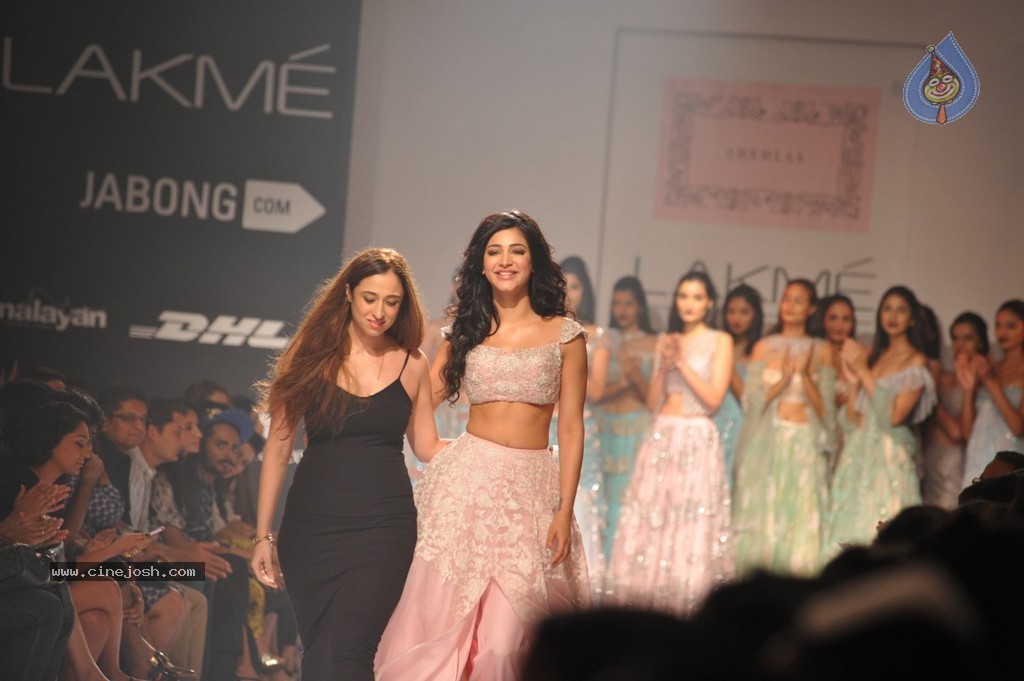 Shruti Haasan n Ileana Walks the Ramp at LFW 2014 - 18 / 28 photos
