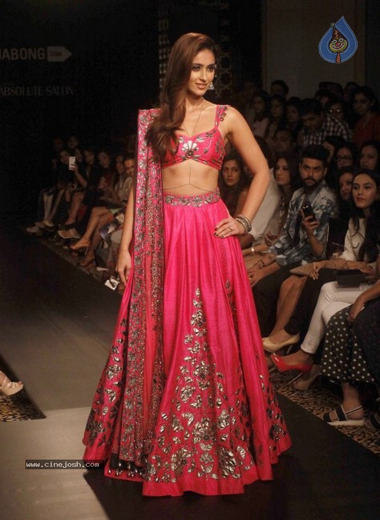 Shruti Haasan n Ileana Walks the Ramp at LFW 2014 - 19 / 28 photos