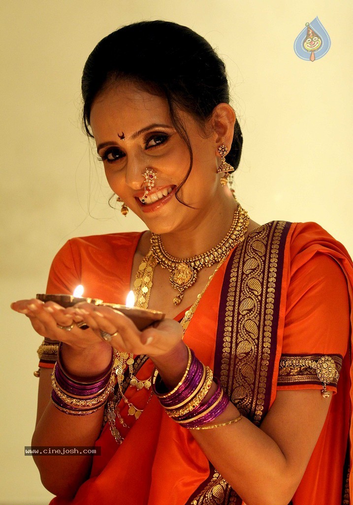 Shweta Khanduri Diwali Special Photo Shoot - 3 / 37 photos