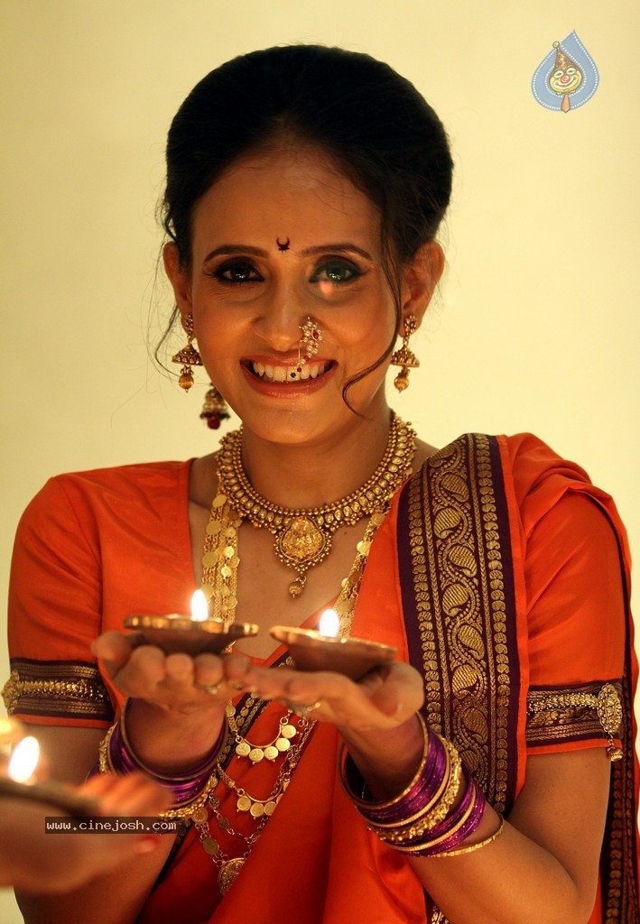 Shweta Khanduri Diwali Special Photo Shoot - 4 / 37 photos